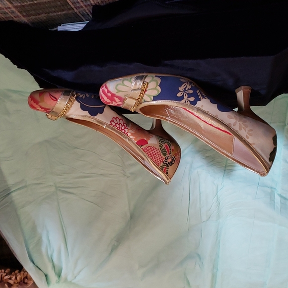 Steve Madden floral gold trim pump - Picture 3 of 5